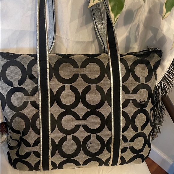 Coach Vintage Tote - Picture 4 of 10